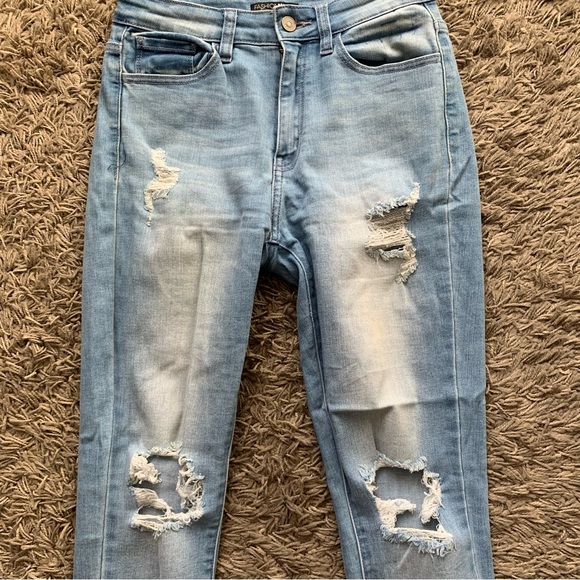 FashionNova | distressed skinny jeans size 5 - Picture 7 of 8